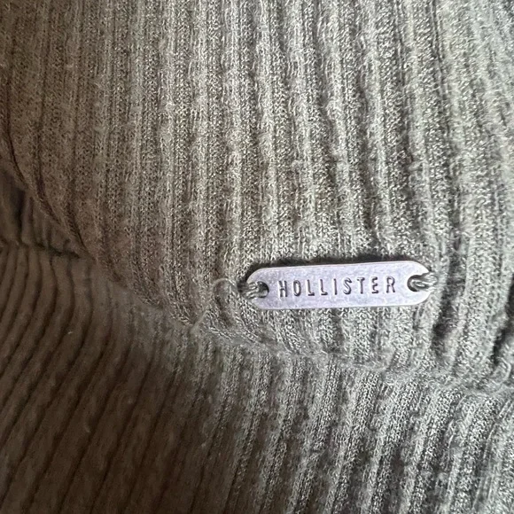 Hollister Olive Green Ribbed Boyfriend Cropped Sweatshirt size Small - Picture 3 of 10